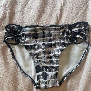 Black & silver Patterned Bikini Bottoms girls xl art class